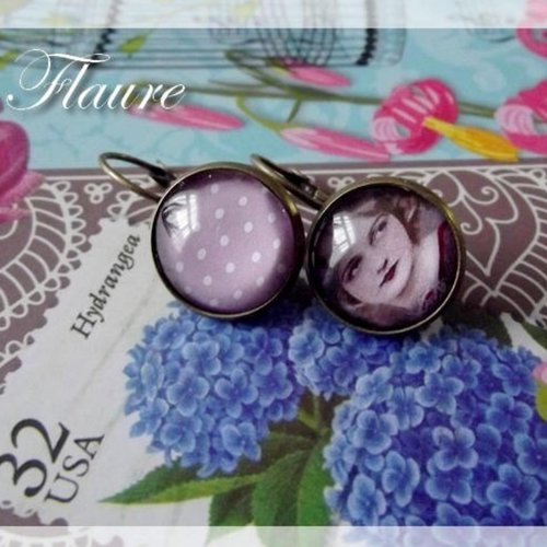 Boucles d'oreille cabochons "femme d'autrefois"