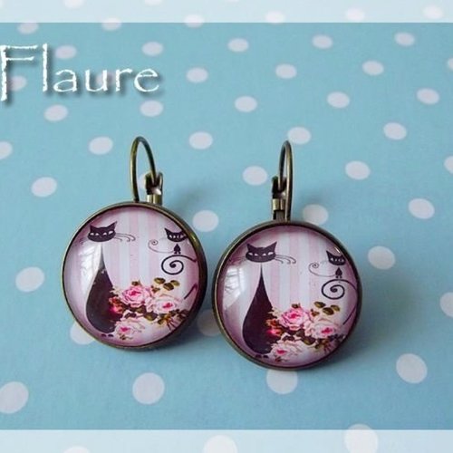 Boucles d'oreille cabochons "chat et chaton dans un jardin de roses"