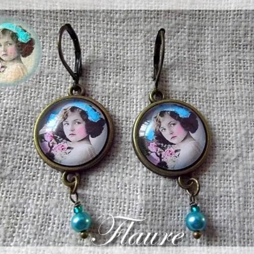 Boucles d'oreille cabochons "petite fille d'autrefois"