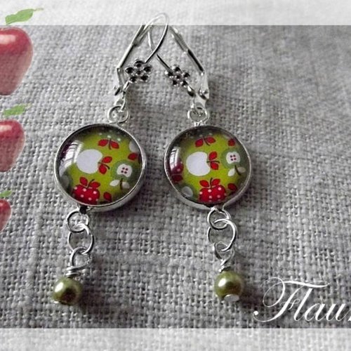 Boucles d'oreille argentées cabochons "pomme de reinette et pomme d'api"
