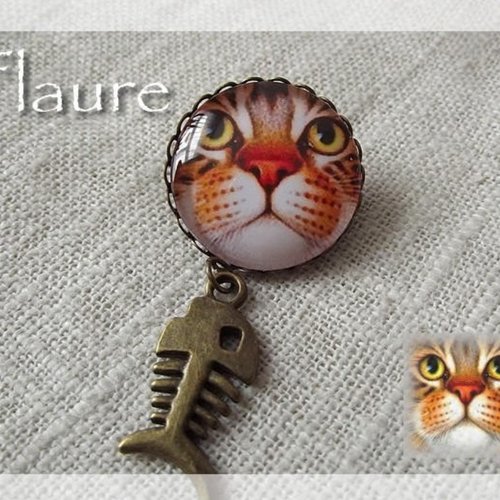 Broche ronde cabochon "gros chat"