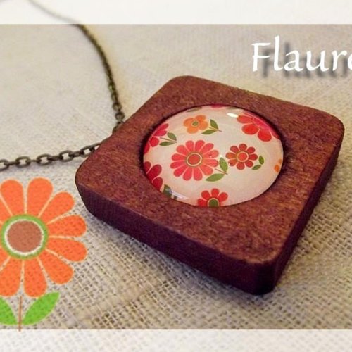 Collier bois et cabochon "peace and love"