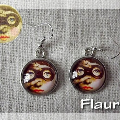 Boucles d'oreille argentées cabochons "par le petit trou de la lunette"