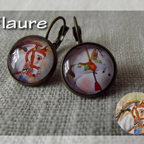 Boucles d'oreille dormeuses cabochons "manège"