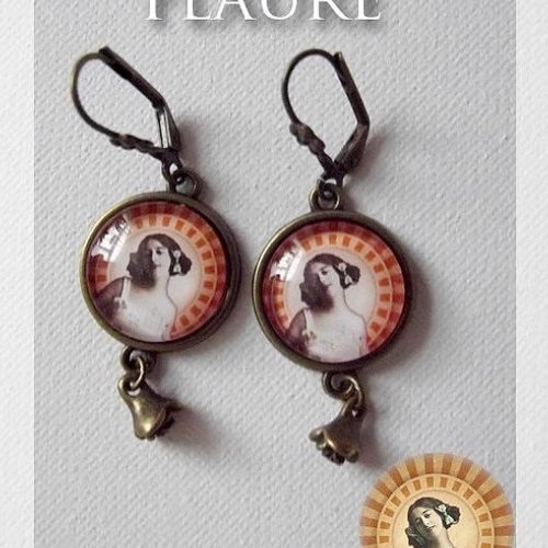 Boucles d'oreille cabochon vintage circus "la femme enfant"