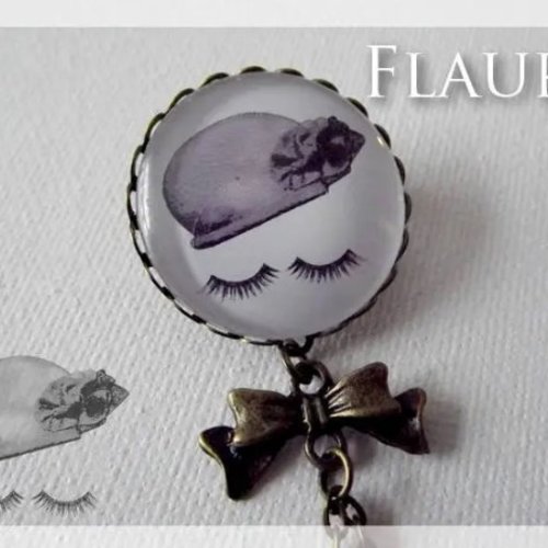 Broche ronde cabochon "une femme"