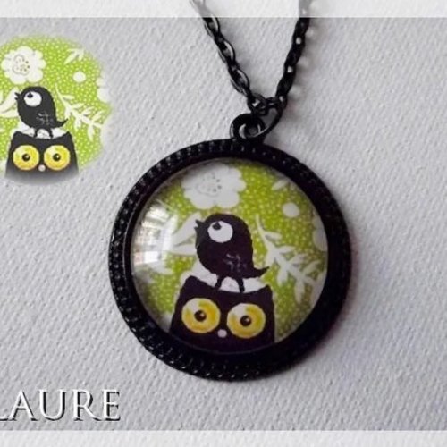 Collier pendentif noir "chat et oiseau fleuri vert"