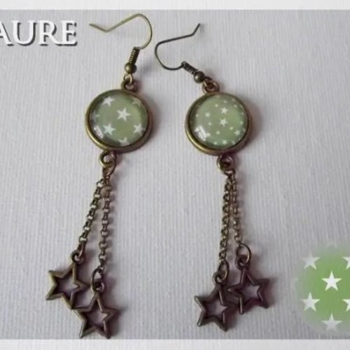 Boucles d'oreille cabochons "etoiles vertes"