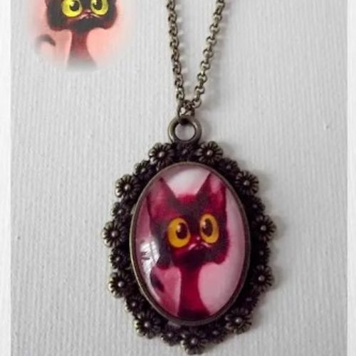 Collier pendentif cabochon "le chat rose"