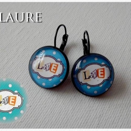 Boucles d'oreille dormeuses noires "love"