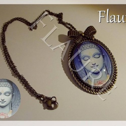 Collier/broche en bronze et cabochon "bouddha"