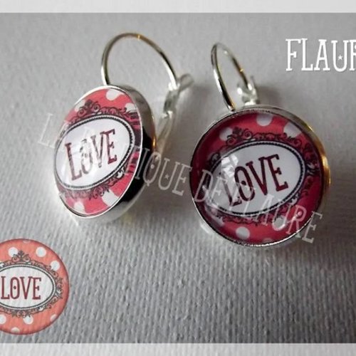 Boucles d'oreille dormeuses argentées cabochons verre "love"
