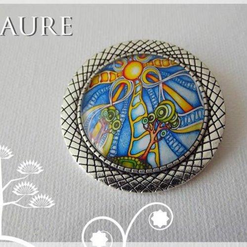 Broche ronde argentée "paysage psychédélique"