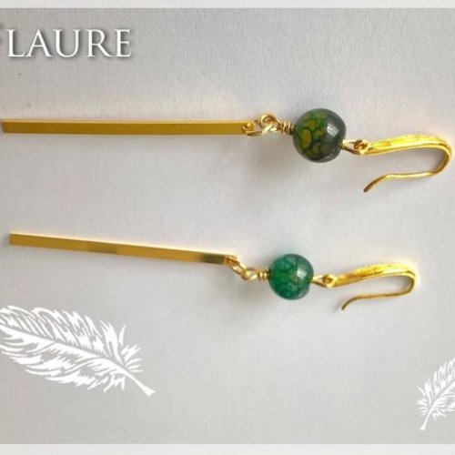Boucles d'oreille pendants dorés et perles d'agate verte