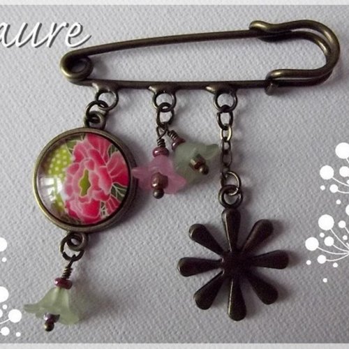 Une broche épingle "fleurs des îles"