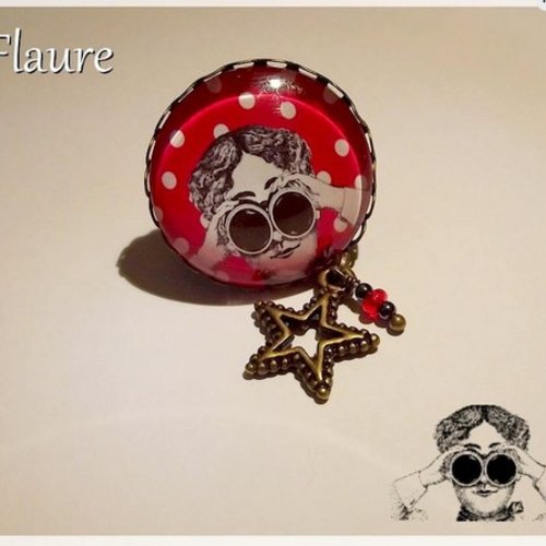 Bague ronde cabochon "par le petit trou de la lunette"