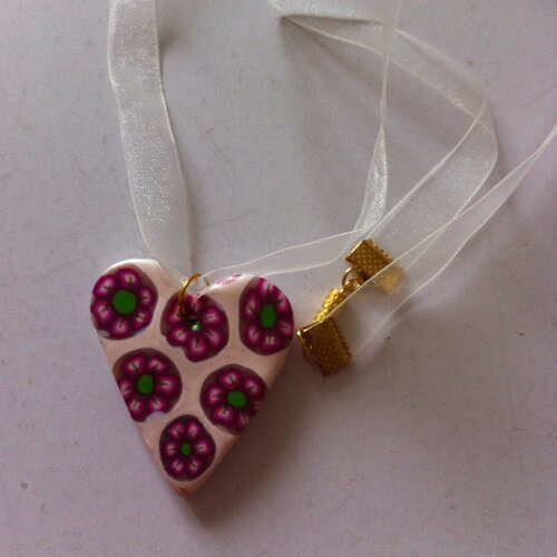 Collier forme coeur cane rose 