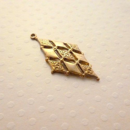 Pendentif losange laiton doré 33x16 mm