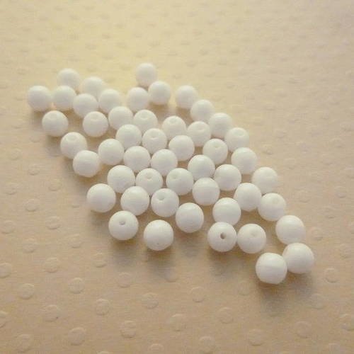 Lot de 50 perles rondes op. white 4mm - r4-1516 