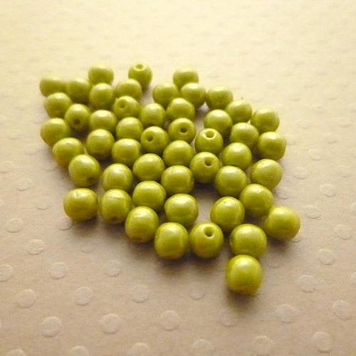 Lot de 50 perles rondes 4 mm green avocado luster - r4-1351 