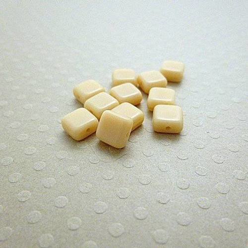 Lot de 10 perles carrés 6 mm l. op. lt. beige - cbpc6-0772 