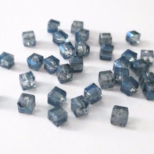 20 perles carré en verre bleu foncé  electroplate 4mm 