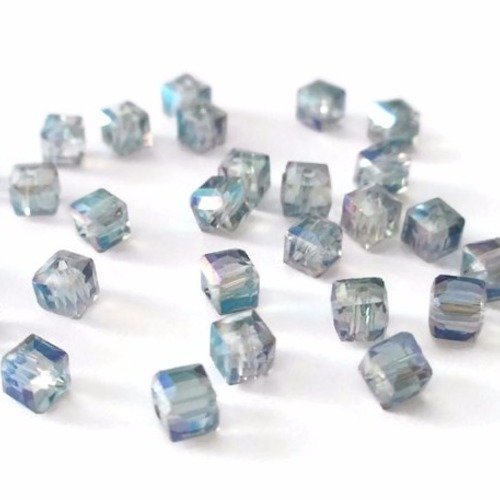20 perles carré en verre bleu electroplate 4mm 