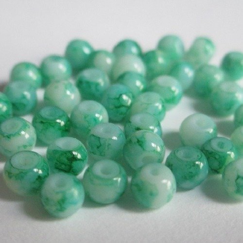 20 perles blanche tréfilé vert foncé  en verre 4mm  