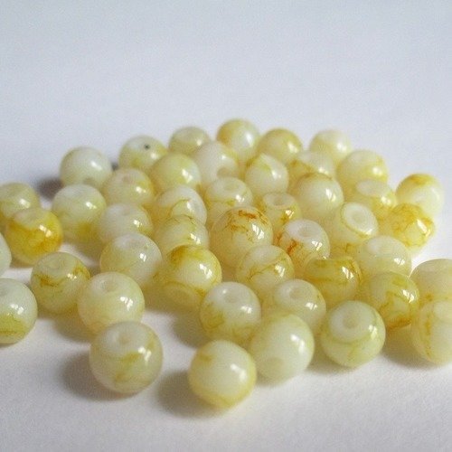 20 perles blanche tréfilé jaune  en verre 4mm  