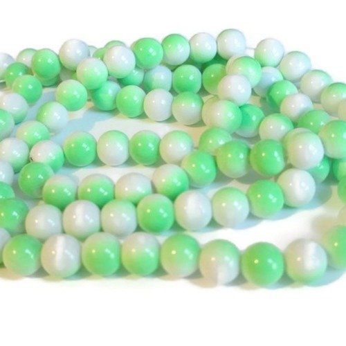 1 fil de 100 perles en verre bicolore vert et blanc 8mm
