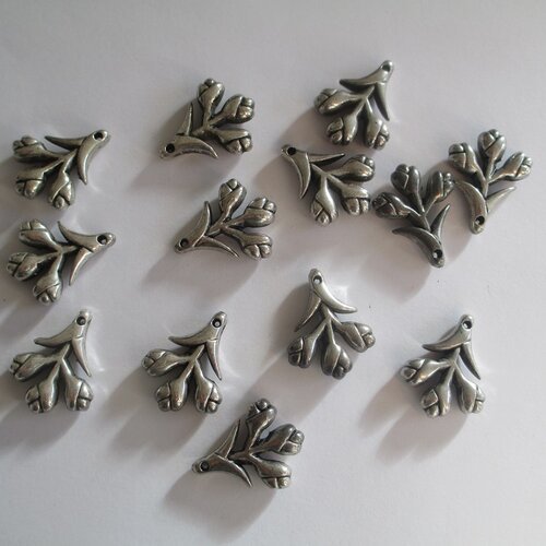 30 pendentifs fleurs ccb métallisés 22mm couleur argenté