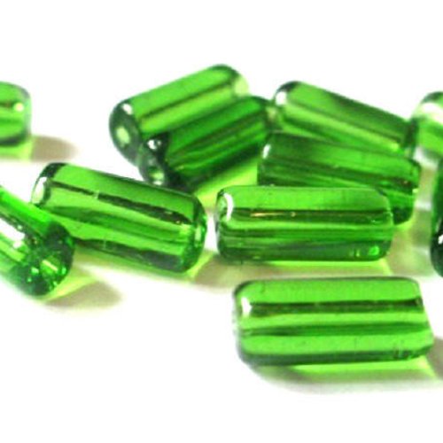 20 perles  tube en verre couleur vert 10x4mm 
