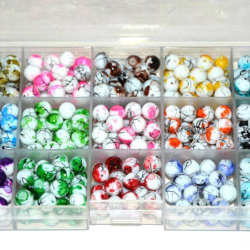 1 boite de 420 perles en verre tréfilé et tacheté 8mm à 15 compartiments  mélange de couleur ( 28 de chaque couleur) 