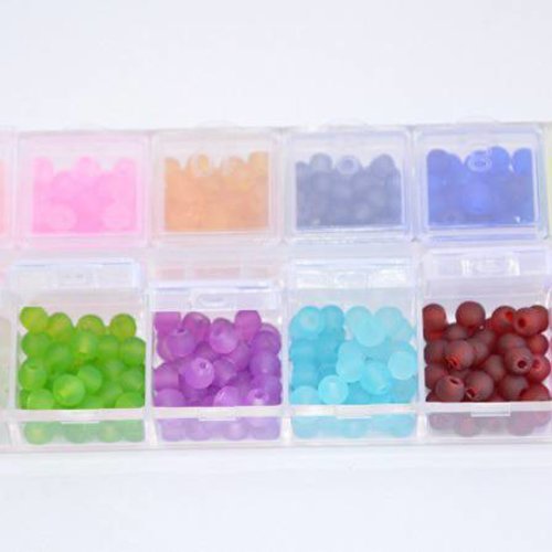 1 boite de 480 perles givré en verre 4mm ( 40 perles de chaque couleur) 12 compartiments 