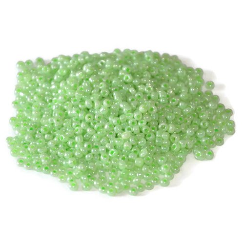 10gr perles de rocaille vert pomme nacré en verre  2mm environ 800 perles (ref49)