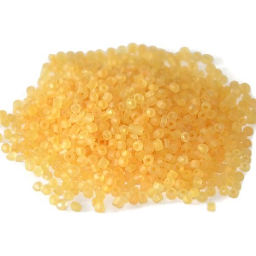 10gr perles de rocaille jaune orangé givré en verre  2mm environ 800 perles (ref71)