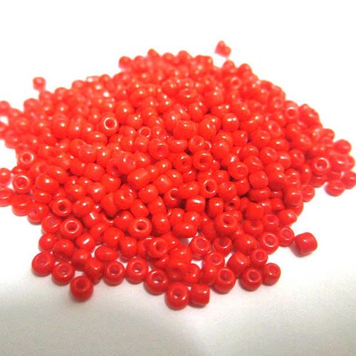 10gr perles de rocaille rouge en verre  2mm environ 800 perles (ref16)