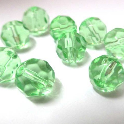 10 perles à facettes vert clair en verre 8mm