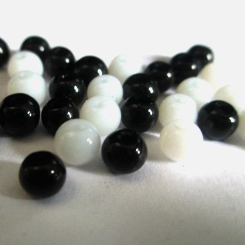 Lot 50 perles blanche et noire en verre 4mm