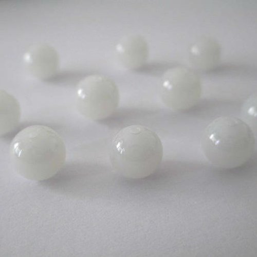 10 perles blanches imitation jade en verre 8mm (e-06)