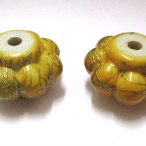 2 perles fleur acrylique jaune tréfilé doré  20x12 mm