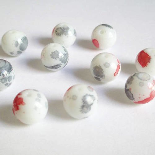 10 perles en verre blanc moucheté gris et rouge  12mm 