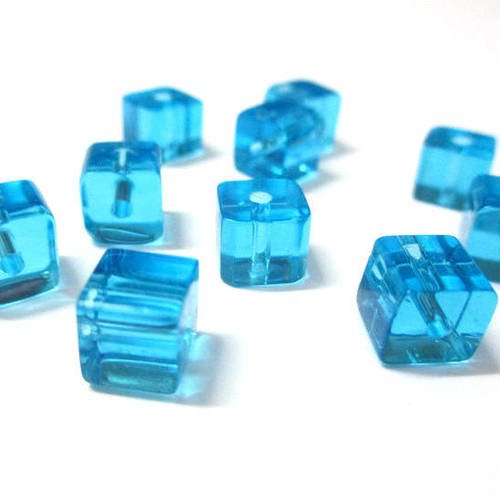 10 perles carré bleu en verre  6x6mm 