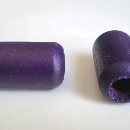 2 perles en bois tube 35x20mm couleur violet 