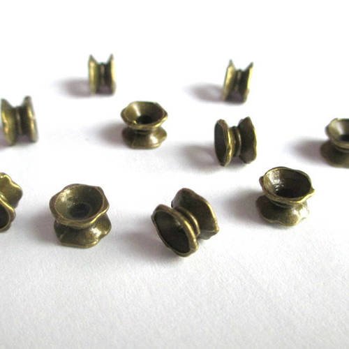 10 perles séparateurs forme fleur 7x5 mm couleur bronze 