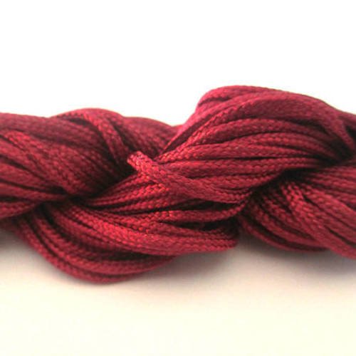 Fil nylon tressé bordeaux 2mm en écheveaux de 12mm 