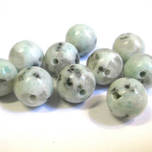 10 perles jade naturelle bleu très clair blanc et noir  8mm 