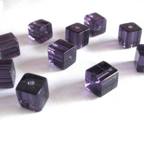 10 perles carré violet en verre  8x8mm 