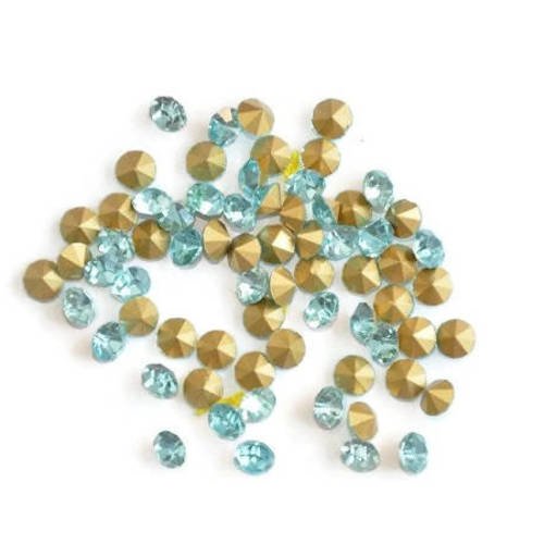20 cabochons strass cristal  forme diamant à coller dimension 4x3mm couleur aigue marine 
