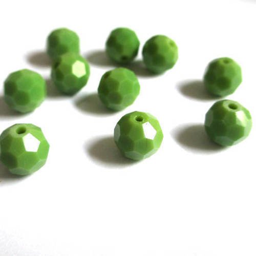 10 perles ronde cristal  vert a facette 8mm 
